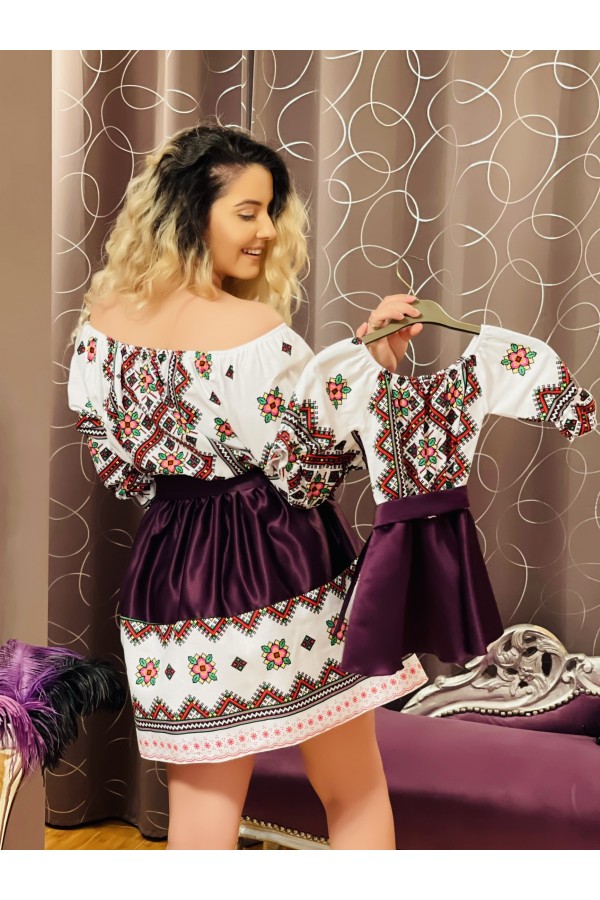Set mama fiica in stil traditional mov si alb